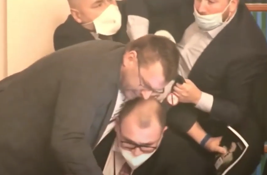 VIDEO: Češki poslanici se potukli u Parlamentu